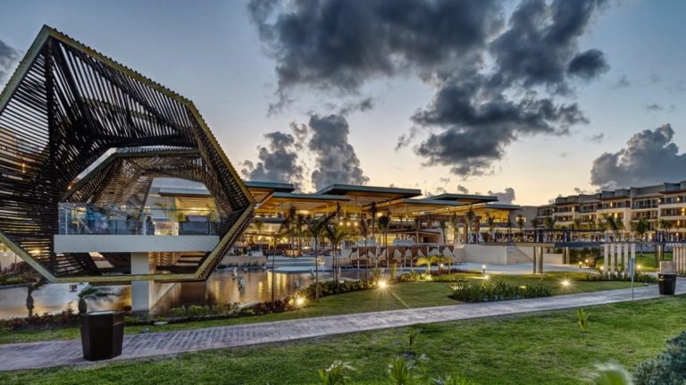 Riviera_Cancun_Gazebo