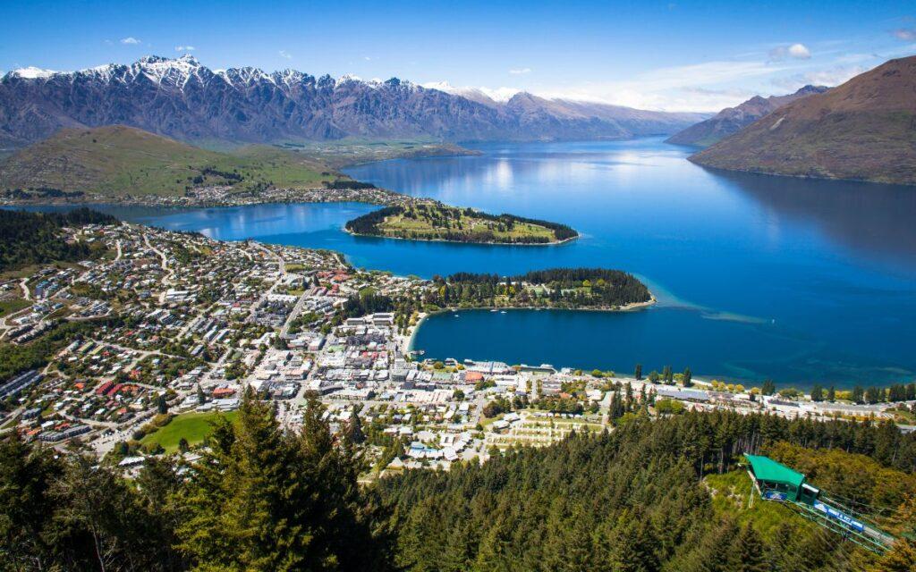 I have put together my most memorable experiences from a bucket list trip that my husband and I took to New Zealand. For this blog, I am going to focus on my favourite little town on the South Island; Queenstown.